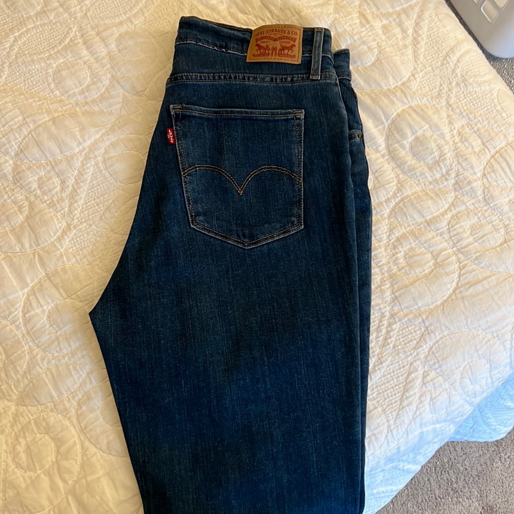 Levi’s 724 High Rise Straight. Size 31. Barely worn.